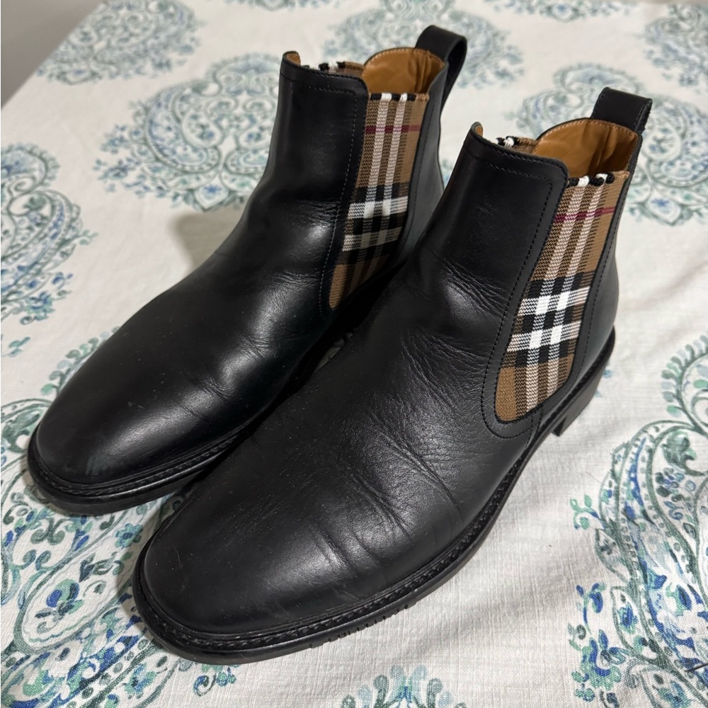 Burberry Black and Brown Leather Boots